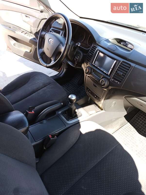 Седан Kia Magentis 2006 в Очакове
