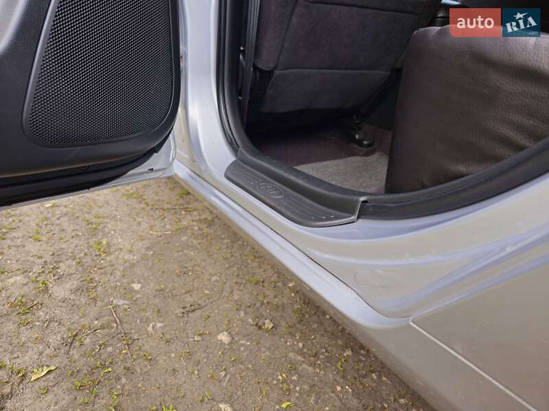 Седан Kia Magentis 2006 в Тернополі