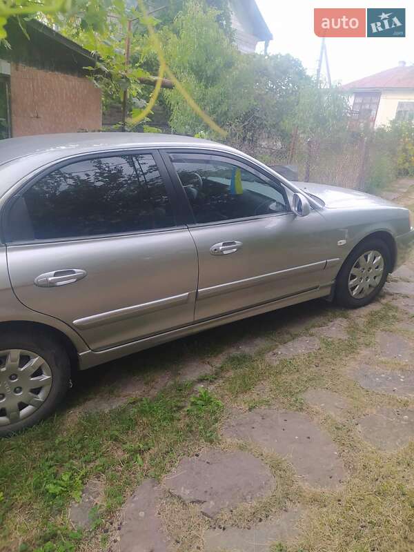 Седан Kia Magentis 2004 в Монастириській