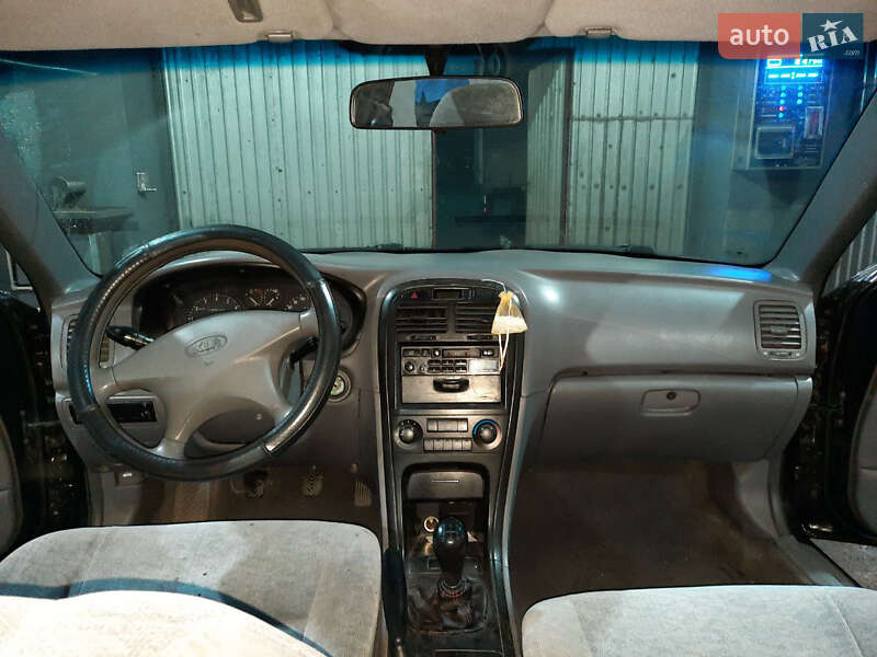 Седан Kia Magentis 2004 в Ромнах