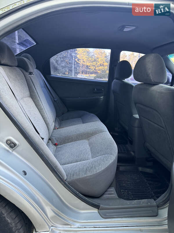 Седан Kia Magentis 2004 в Днепре