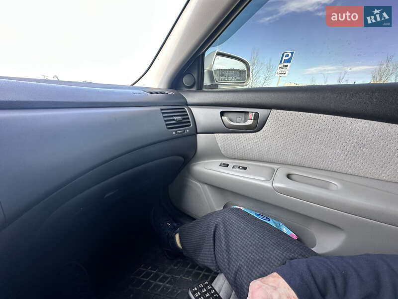 Седан Kia Magentis 2007 в Первомайске