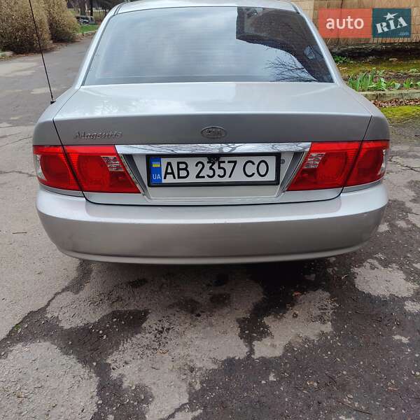 Седан Kia Magentis 2003 в Могилев-Подольске
