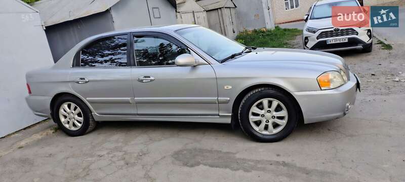 Седан Kia Magentis 2003 в Могилев-Подольске