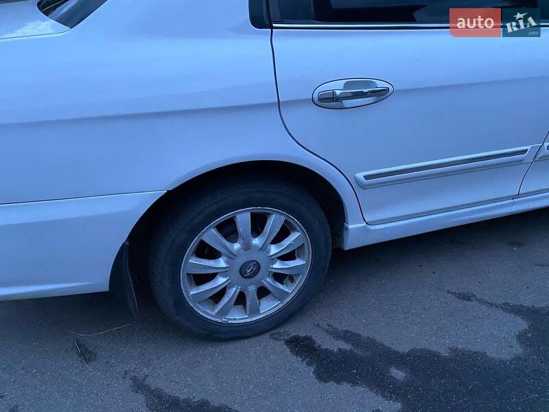 Седан Kia Magentis 2001 в Краматорську