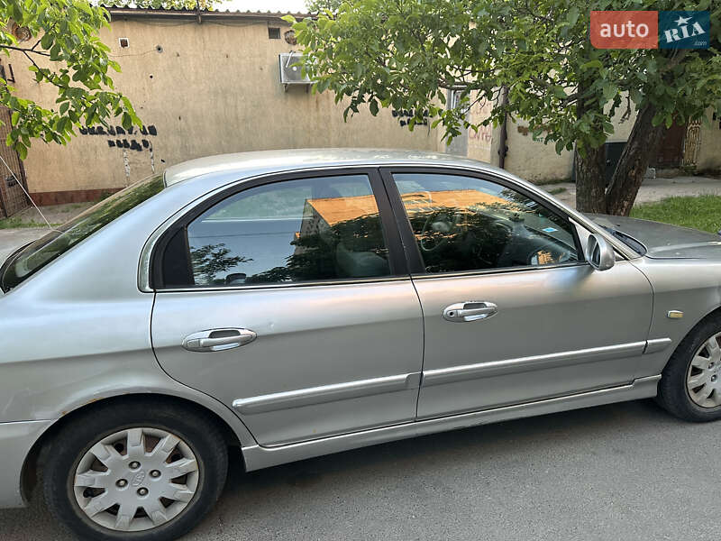 Седан Kia Magentis 2004 в 