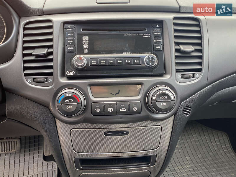 Седан Kia Magentis 2006 в Ровно