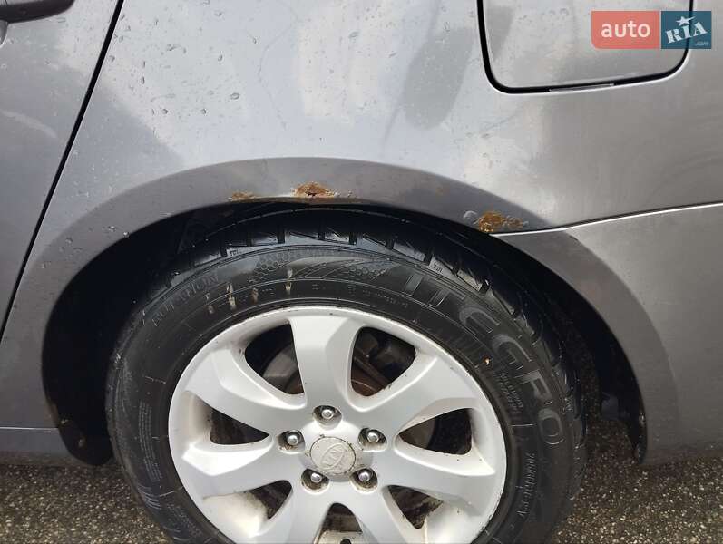 Седан Kia Magentis 2006 в Мироновке
