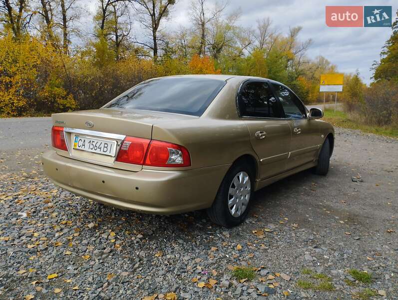 Седан Kia Magentis 2003 в Звенигородці