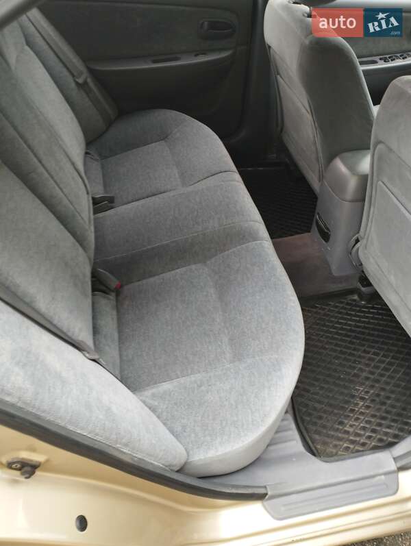 Седан Kia Magentis 2003 в Звенигородці