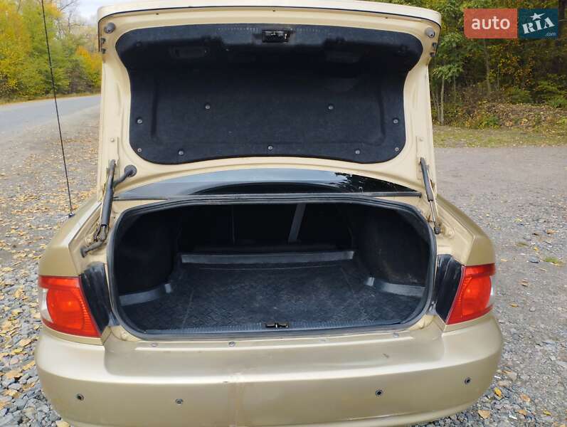 Седан Kia Magentis 2003 в Звенигородці