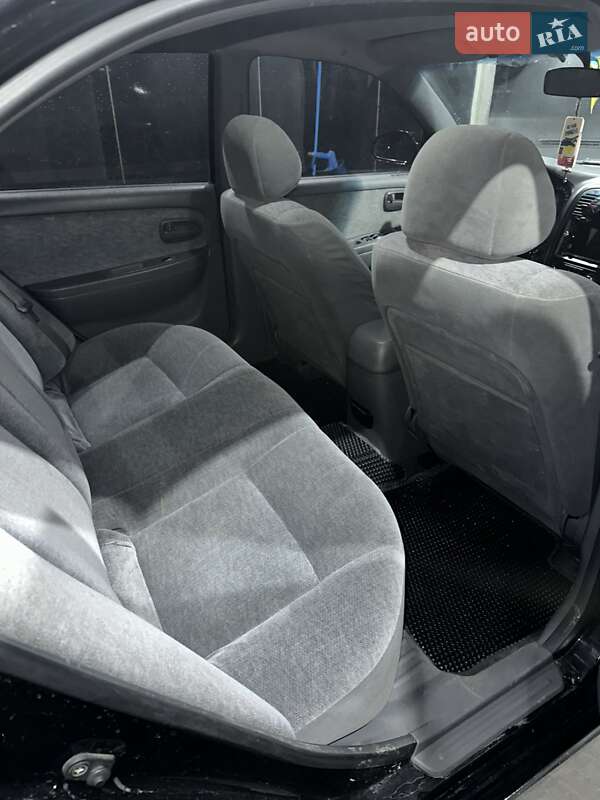 Седан Kia Magentis 2004 в Летичіві