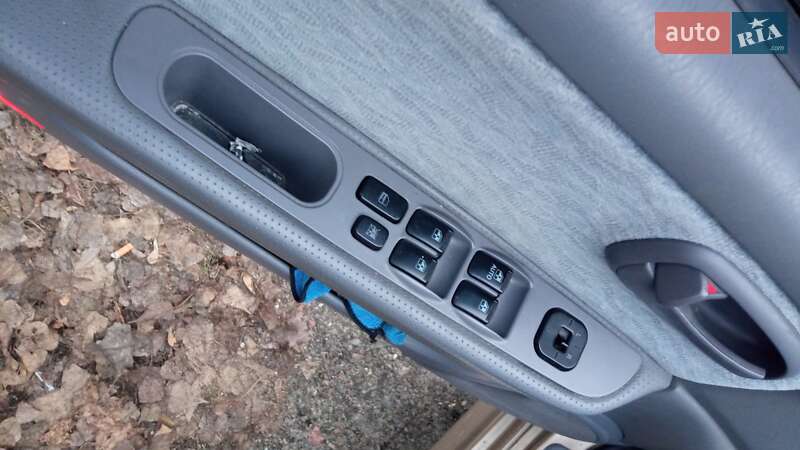 Седан Kia Magentis 2004 в Києві