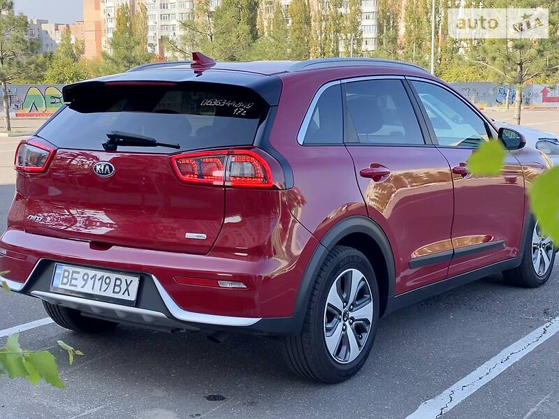 Позашляховик / Кросовер Kia Niro 2017 в Львові