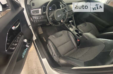 Позашляховик / Кросовер Kia Niro 2016 в 