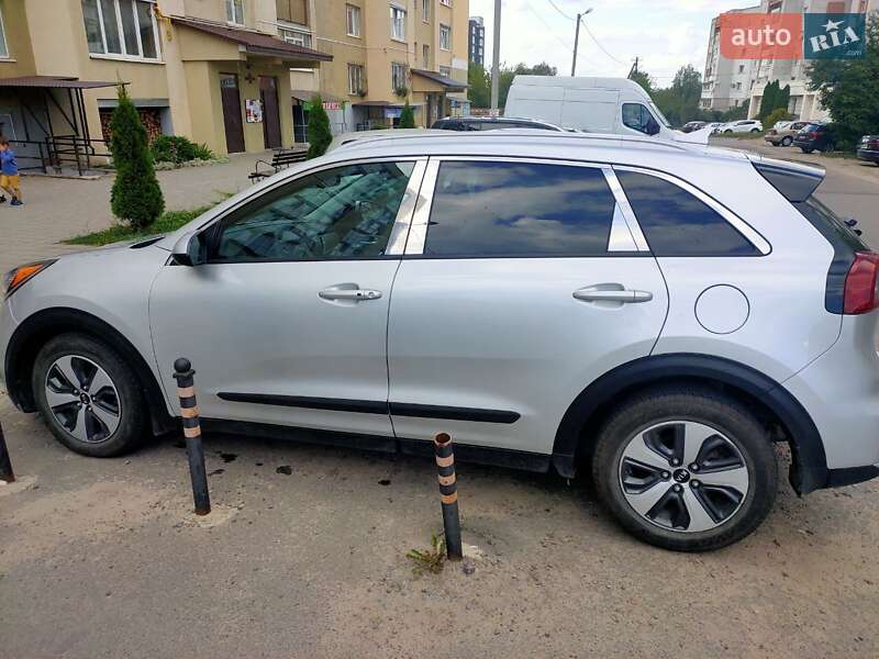 Внедорожник / Кроссовер Kia Niro 2017 в Львове