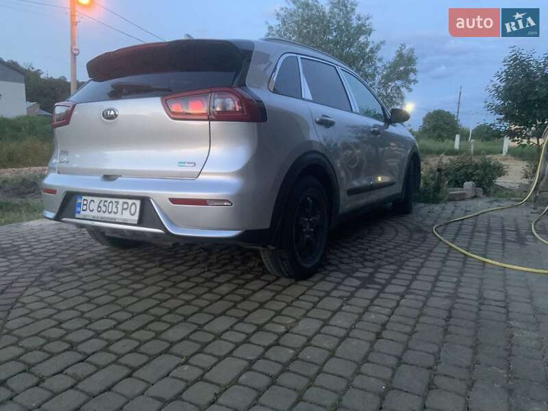 Внедорожник / Кроссовер Kia Niro 2017 в Львове
