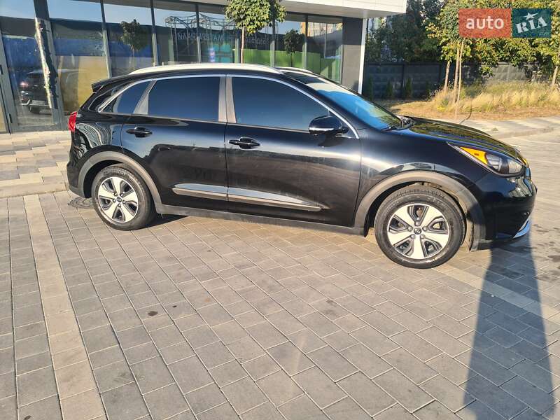 Внедорожник / Кроссовер Kia Niro 2017 в 