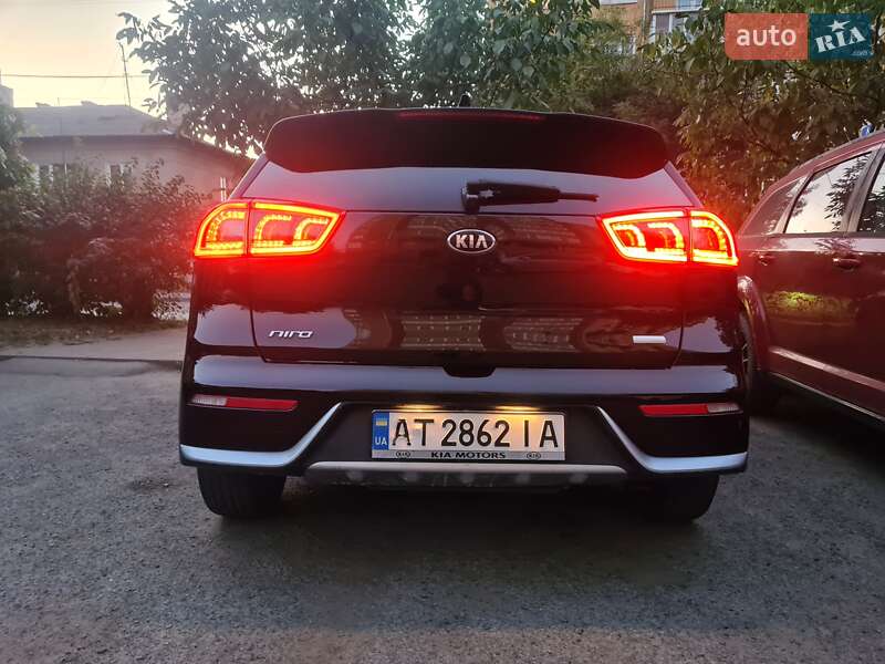 Позашляховик / Кросовер Kia Niro 2017 в Івано-Франківську