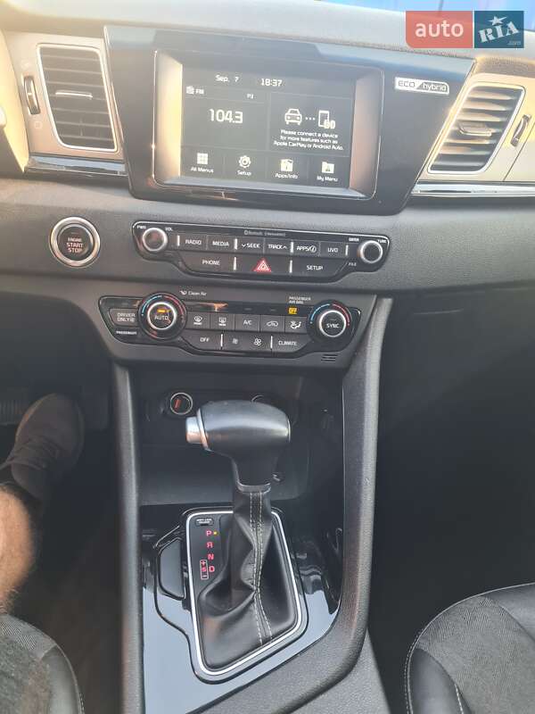 Позашляховик / Кросовер Kia Niro 2017 в Івано-Франківську