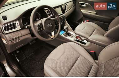 Внедорожник / Кроссовер Kia Niro 2017 в 