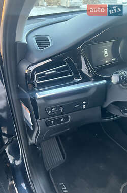 Позашляховик / Кросовер Kia Niro 2020 в 