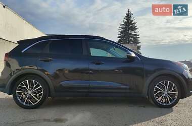 Позашляховик / Кросовер Kia Niro 2017 в 