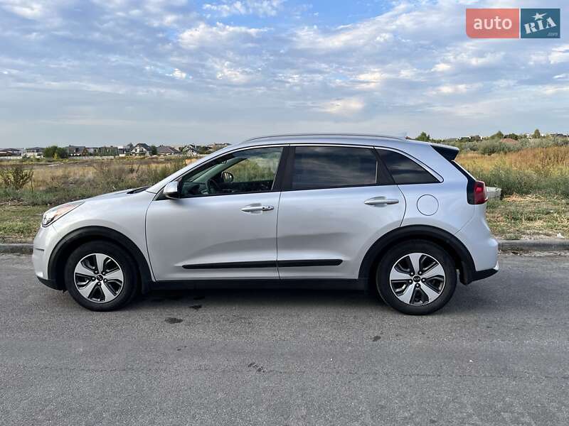 Позашляховик / Кросовер Kia Niro 2017 в Дніпрі