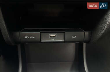 Внедорожник / Кроссовер Kia Niro 2021 в 