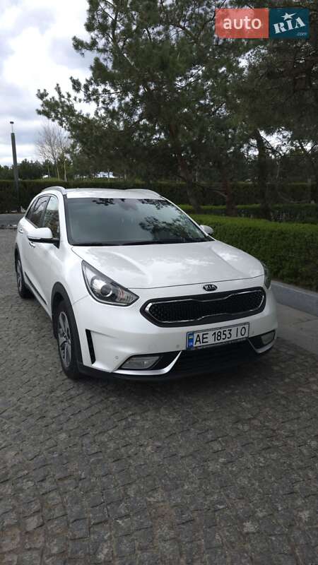 Внедорожник / Кроссовер Kia Niro 2017 в 