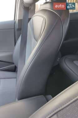 Позашляховик / Кросовер Kia Niro 2023 в Долині