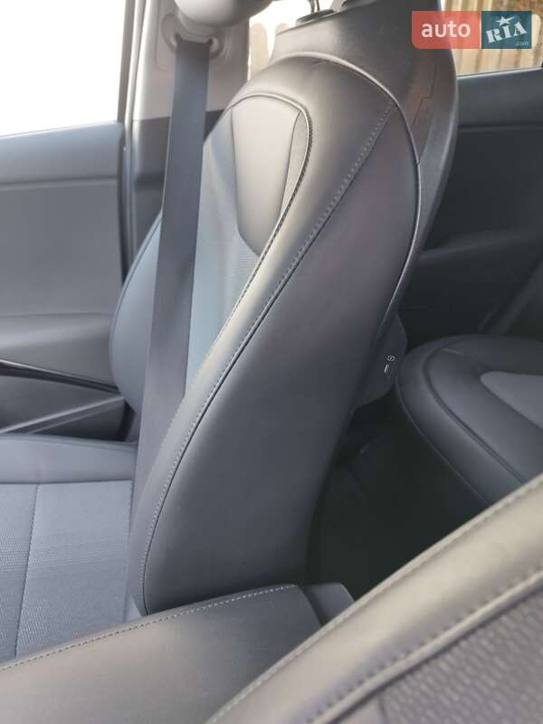 Позашляховик / Кросовер Kia Niro 2023 в Долині