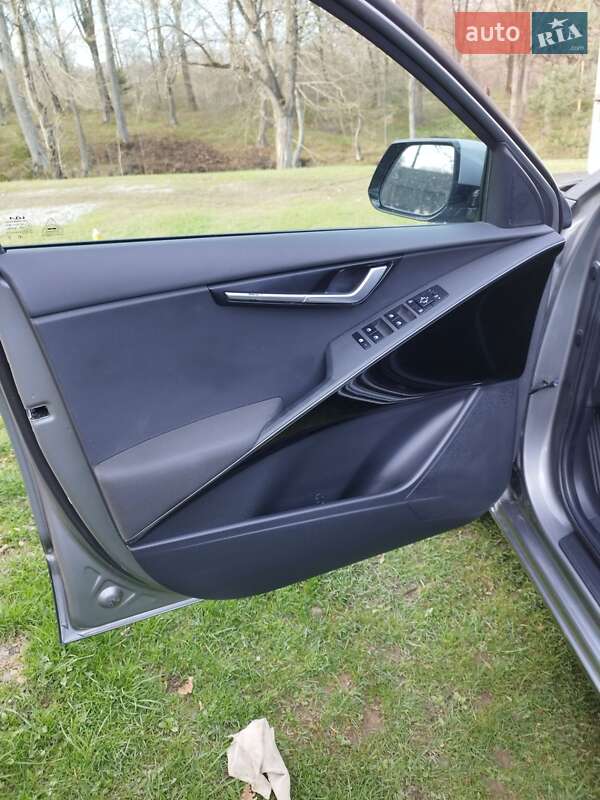 Позашляховик / Кросовер Kia Niro 2023 в Долині