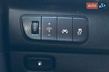 Внедорожник / Кроссовер Kia Niro 2016 в 