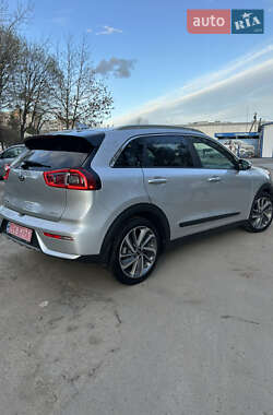 Внедорожник / Кроссовер Kia Niro 2017 в 