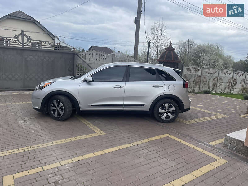Внедорожник / Кроссовер Kia Niro 2017 в Отынии