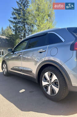 Позашляховик / Кросовер Kia Niro 2017 в 