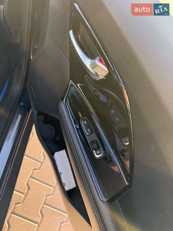 Внедорожник / Кроссовер Kia Niro 2017 в Киеве