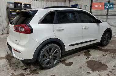 Внедорожник / Кроссовер Kia Niro 2017 в 