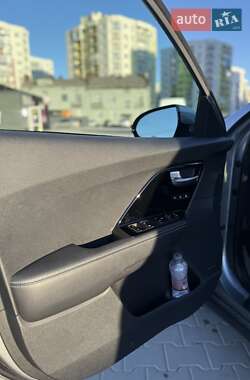 Внедорожник / Кроссовер Kia Niro 2022 в 