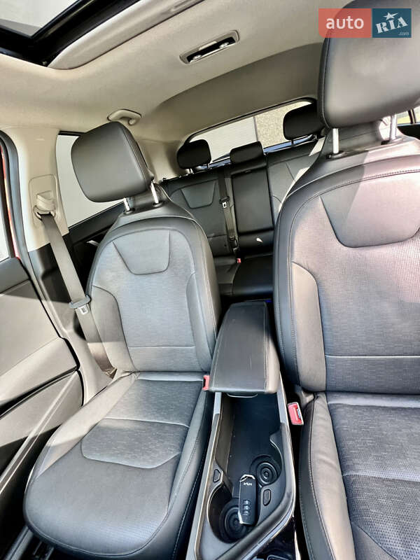 Позашляховик / Кросовер Kia Niro 2023 в Івано-Франківську