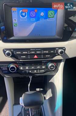 Внедорожник / Кроссовер Kia Niro 2018 в 