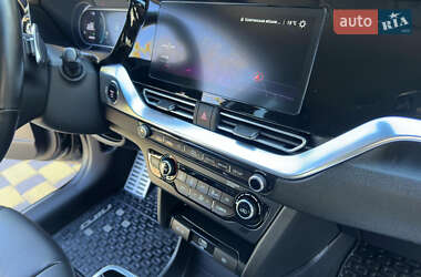 Позашляховик / Кросовер Kia Niro 2022 в 