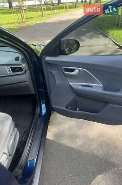 Позашляховик / Кросовер Kia Niro 2017 в Києві