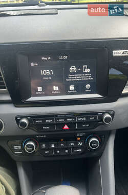 Позашляховик / Кросовер Kia Niro 2017 в Києві