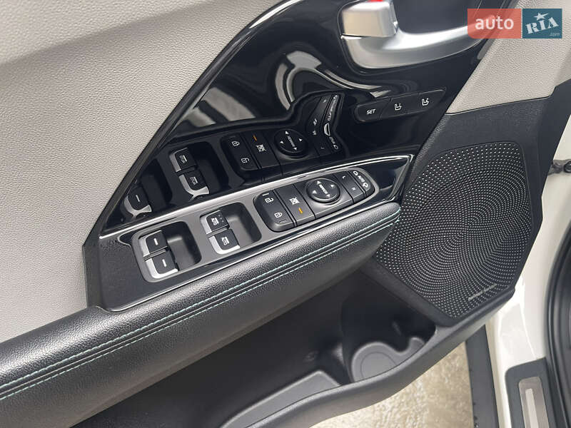 Внедорожник / Кроссовер Kia Niro 2017 в Ровно