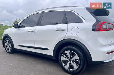 Внедорожник / Кроссовер Kia Niro 2017 в 