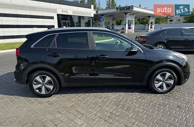 Позашляховик / Кросовер Kia Niro 2016 в 