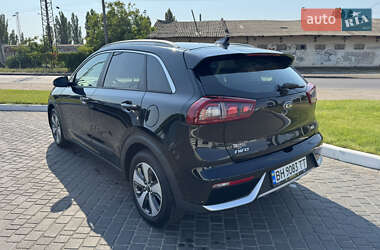 Позашляховик / Кросовер Kia Niro 2016 в 
