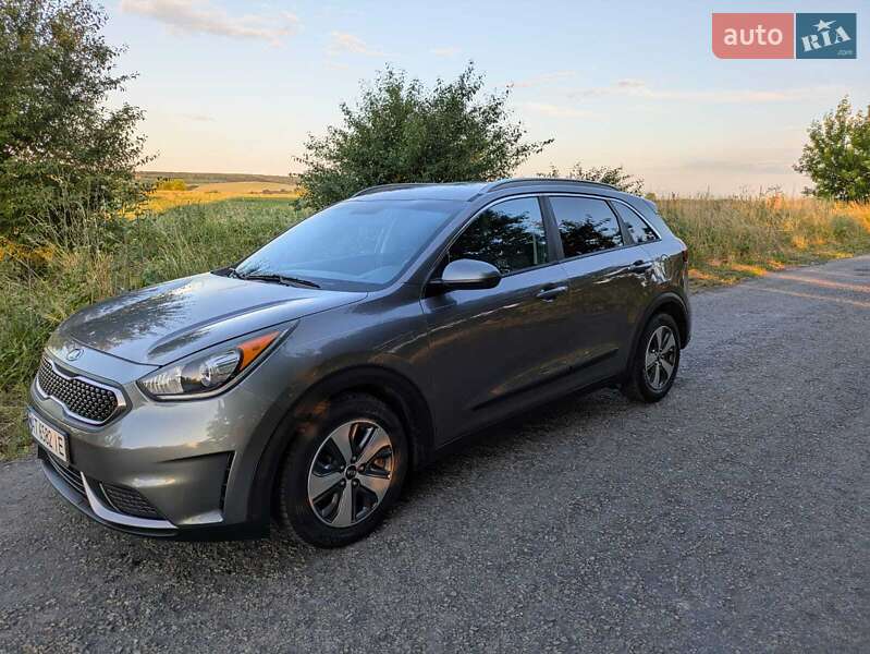 Позашляховик / Кросовер Kia Niro 2017 в Івано-Франківську